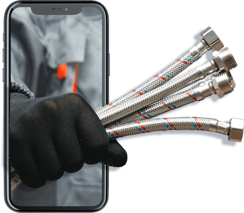 Mano di un idraulico esce da un cellulare con tubi idraulici